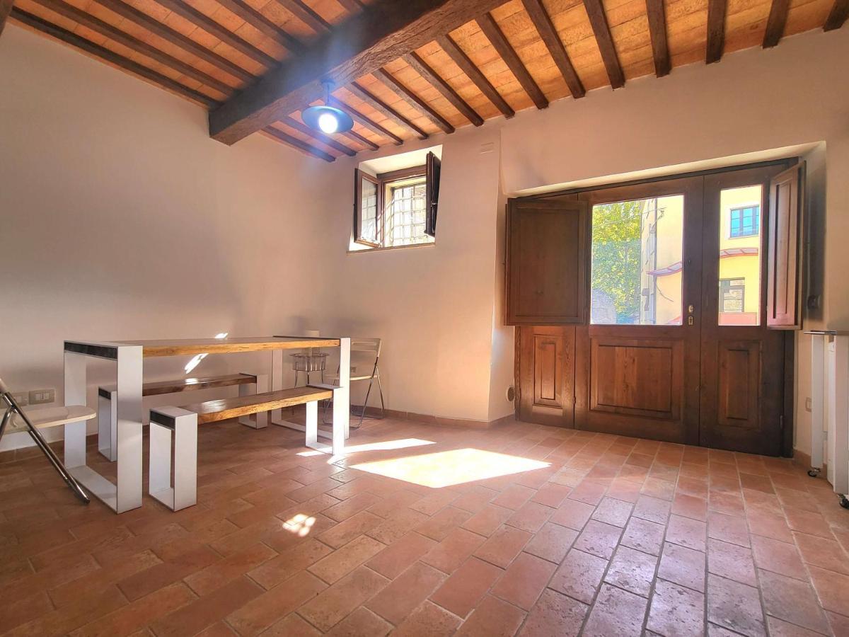 Appartamento Davanti Al Porto Romano Bevagna Exterior photo